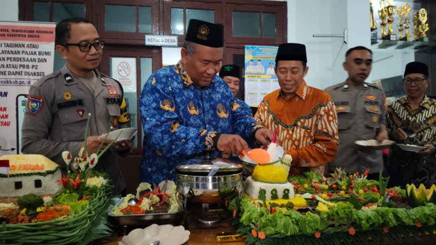 Upacara Bendera dan Lomba Tumpeng Warnai Hardiknas 2025 di Desa Berwawasan Pendidikan Betoyokauman Gresik