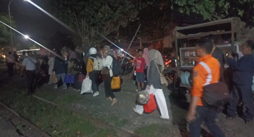 Kecelakaan KA Commuter Line Jenggala vs Truk Muat Kayu Log, Polres Gresik Periksa Empat Saksi Ahli