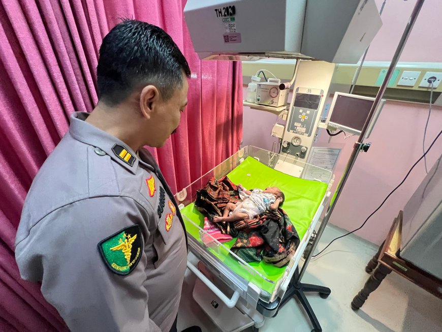 Tangis Haru Iringi Kedatangan Tim Kesehatan Polres Gresik, Bayi Mahesa Terselamatkan