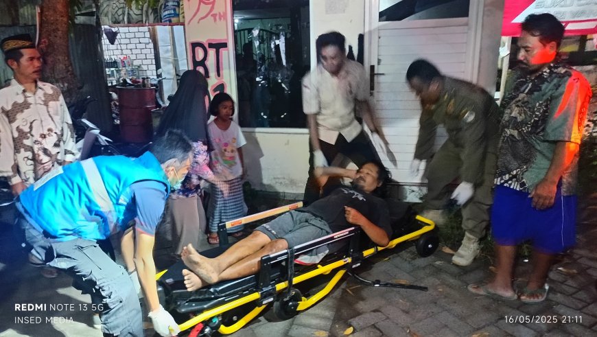 Polres Gresik Bantu Evakuasi Orang Terlantar Yang Tinggal di Pos Kamling Wedoroanom