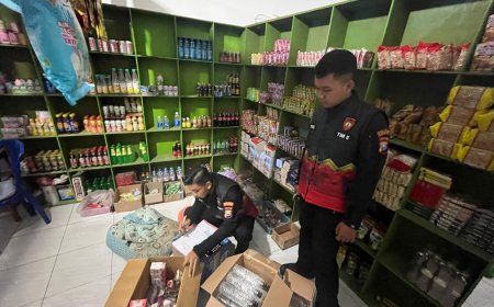 Tim Kalamunyeng Samapta Polres Gresik Amankan Puluhan Botol Miras dan Rokok Ilegal di Benjeng