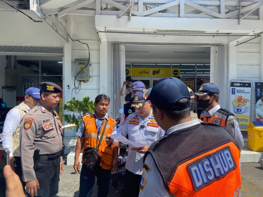 Polres Gresik Tertibkan Parkir Liar, Sejumlah Jukir Tak Terdaftar Ditemukan