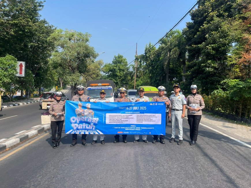 Kampanye Tertib Berlalu Lintas di Gresik, Wujudkan Keselamatan Bersama dalam Operasi Patuh Semeru 2025