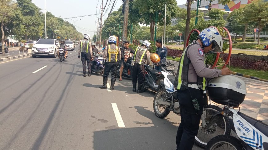 Polres Gresik Tindak 650 Pelanggar Lalu Lintas dalam Tiga Hari, Didominasi Pengendara Motor Tak Pakai Helm