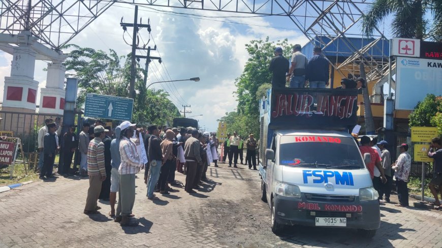 Ratusan Nelayan Pantura Datangi Kantor Petronas Gresik, Tuntut Ganti Rugi Kerusakan Rumpon