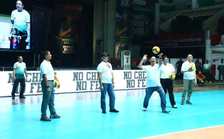 Kapolres Gresik AKBP Rovan Richard Mahenu Hadiri Open Tournament Bola Voli Piala Panglima TNI di GOR Petrokimia Gresik