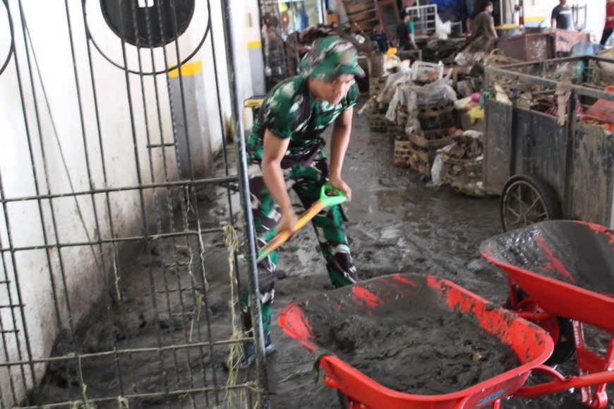 Pasca Banjir Bali, Kodam IX/Udayana Terjunkan Ratusan Prajurit Bantu Evakuasi dan Distribusi Bantuan