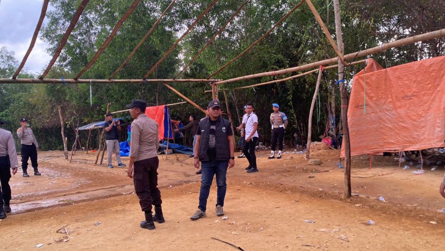 Polres Sampang Bongkar dan Musnahkan Arena Judi Sabung Ayam di Kedungdung