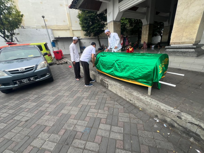 Wujud Kepedulian, Ambulans Polres Gresik Antar Jenazah Warga hingga Tempat Peristirahatan Terakhir