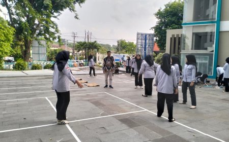 Mahasiswa UMG Praktikkan Gobak Sodor dan Balap Karung sebagai Media Pembelajaran Karakter