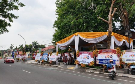 Karangan Bunga Ucapan Hari Pers Nasional Hiasi Balai Komunitas Wartawan Gresik di Bandargrisse