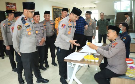 Kapolres Gresik Pimpin Tes Urine PJU, Seluruh Pejabat Utama Polres Gresik Negatif Narkoba