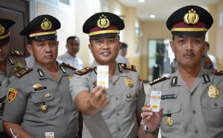 Pastikan Bersih Narkoba, Polres Gresik Gelar Tes Urine Mendadak untuk 36 Personel