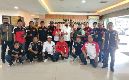Tagih Janji Mediasi Islah Bupati -Wabup, Aliansi Peduli Sidoarjo " Geruduk Gedung Dewan"