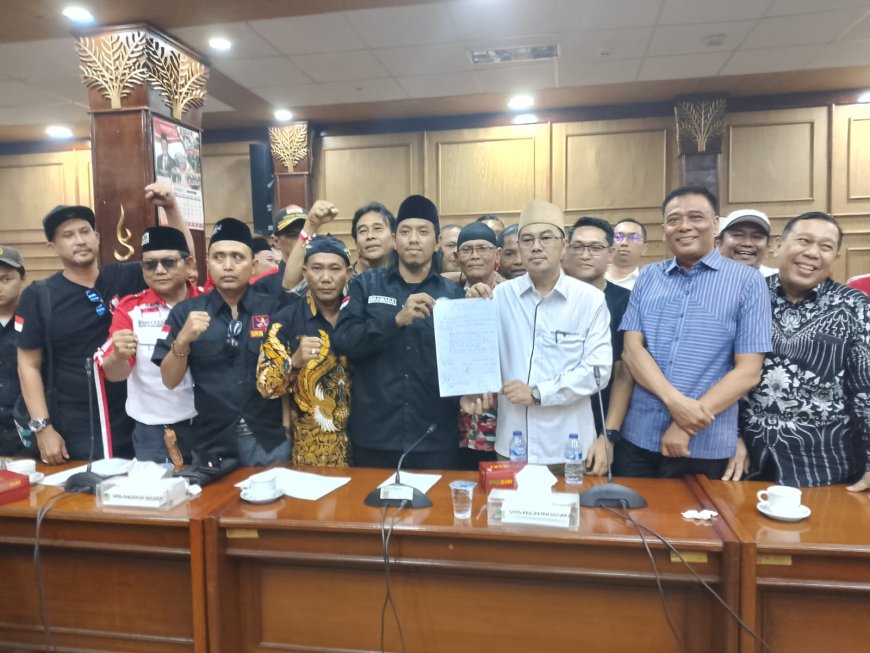 Satu Suara dengan Rakyat, Pimpinan DPRD Sidoarjo Teken Dukungan Moral Laskar Jenggolo