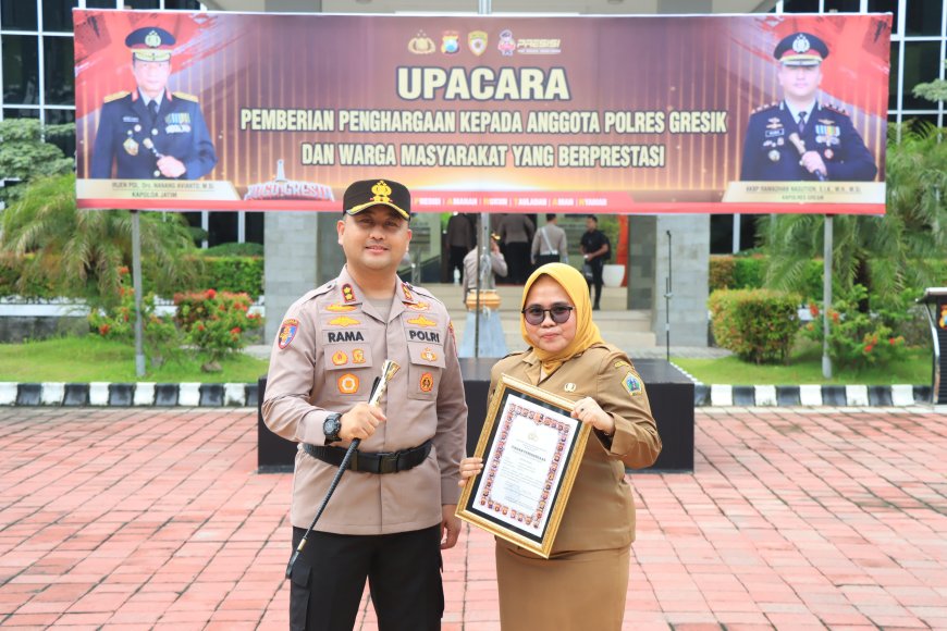 Sosok Ziadatul Akmal, Kades Termuda Gresik yang Penuh Dedikasi