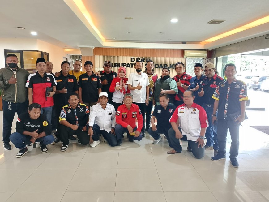 Tagih Janji Mediasi Islah Bupati -Wabup, Aliansi Peduli Sidoarjo " Geruduk Gedung Dewan"