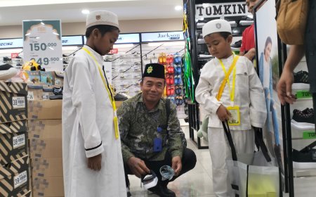 BMT Mandiri Dukung Program Berbagi Keranjang Kebaikan, Anak Yatim Diajak Belanja di Gressmall