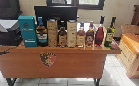 Polrestabes Surabaya Amankan Ratusan Liter Miras Ilegal di Lakarsantri