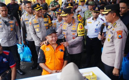 Tinjau Terminal Purabaya, Kapolri ke Sopir Bus: Hati-Hati dan Jaga Keselamatan Pemudik