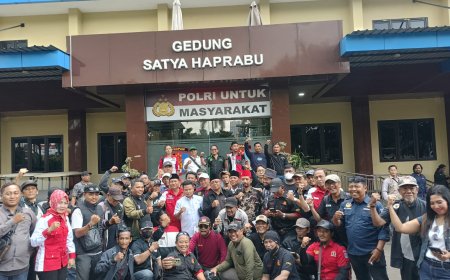 Ratusan Jurnalis Jatim Geruduk Mapolda Jatim, Desak Usut Dugaan OTT “Settingan” dan Tangguhkan Penahanan Jurnalis Amir