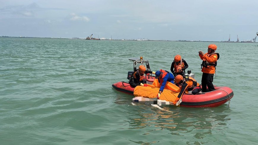 Hari Ketiga Pencarian, Satpolairud Polres Gresik dan Tim SAR Berhasil Temukan Korban KM Dharma Ferry VII