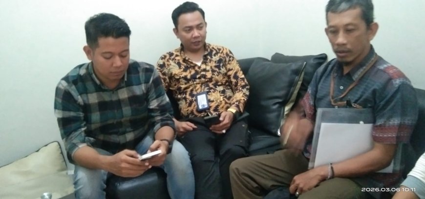 Debitur Datangi Kantor FIF Cabang Menganti Bersama Kuasa Hukum, Imbas Motor Ditarik Oknum DC