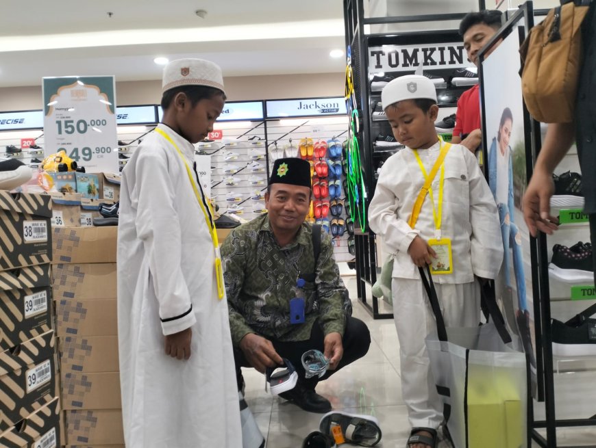 BMT Mandiri Dukung Program Berbagi Keranjang Kebaikan, Anak Yatim Diajak Belanja di Gressmall