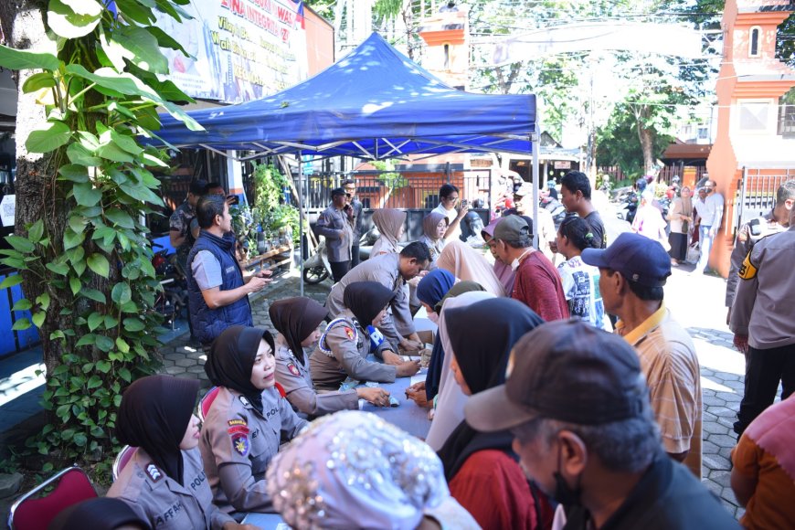 Polres Gresik Gelar Pasar Murah Gerakan Pangan Murah Polri, Beras dan Minyakita Diserbu Warga