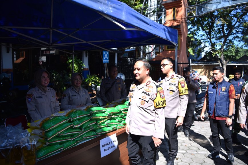 Polres Gresik Gelar Pasar Murah Gerakan Pangan Murah Polri, Beras dan Minyakita Diserbu Warga