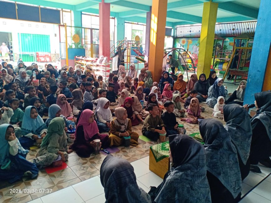 Momen Idul fitri, Siswa-siswi KB-TK ‘Aisyiyah Bustanul Athfal 12 Pantenan Rayakan Kemenangan Lewat Berbagi Jajan
