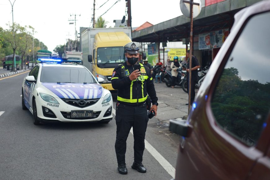 Tingkatkan Kedisiplinan di Jalan, Satlantas Polres Gresik Resmi Operasikan ETLE Handheld