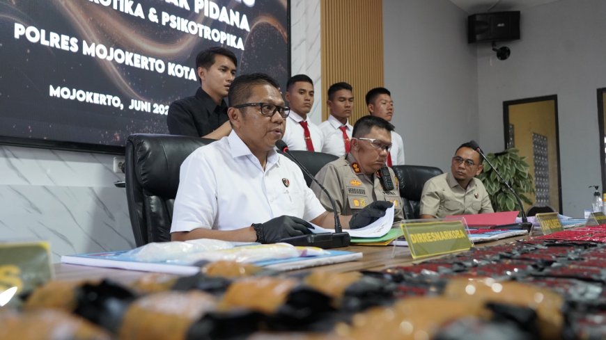 Polres Mojokerto Kota Ungkap Narkoba, Temukan 330 Catride Vape Berisi Etomidate Bernilai Milyaran