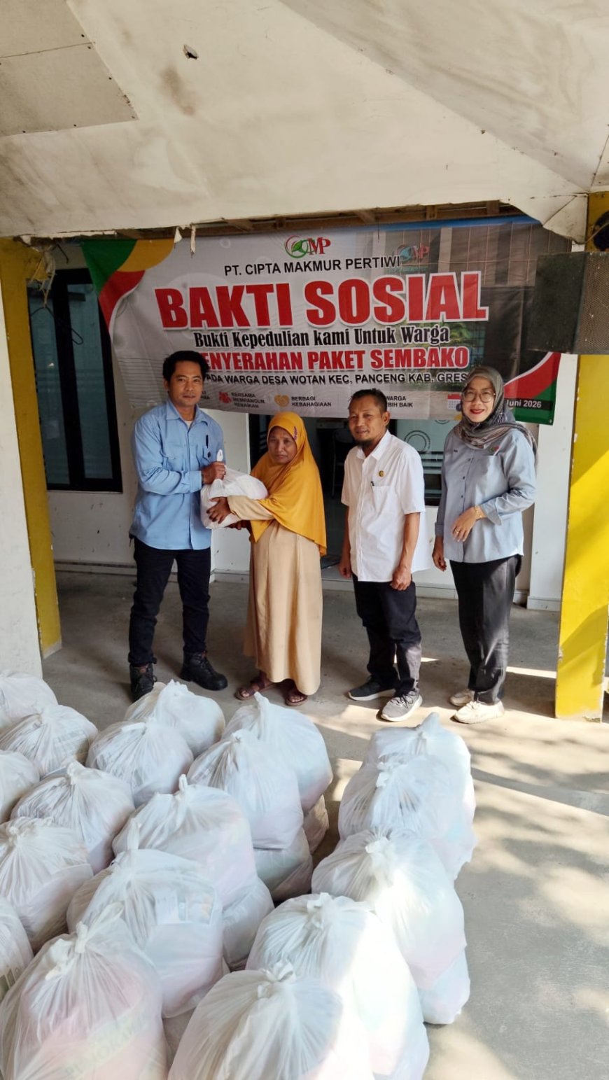 PT CMP Salurkan 200 Sembako ke Warga Prasejahtera