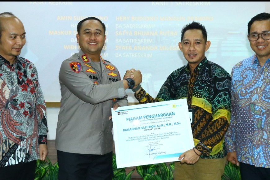 Polres Gresik Terima Penghargaan Tertinggi dari PLN UID Jawa Timur Usai Ungkap Kasus Pencurian Kabel Listrik