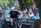 Kapolres Gresik Naik Mobil Klasik di Gresik Merdeka Carnival 2026, Ajak Warga Jogo Gresik