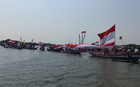 Nelayan Pangkahkulon Gresik, Gelar Upacara HUT RI ke-81 di Muara Bengawan Solo