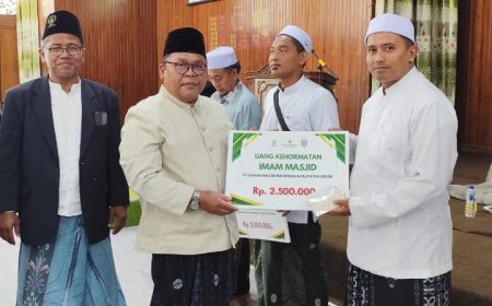 Dewan Masjid Indonesia Kabupaten Gresik Salurkan UKIM Kepada 275 Imam Masjid di Gresik