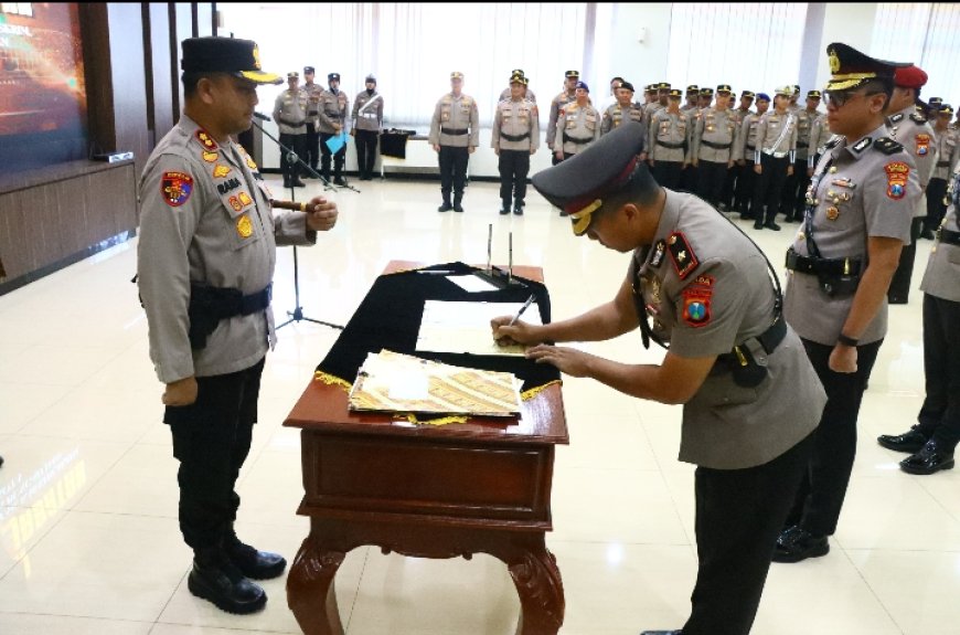 Kapolres Gresik Pimpin Sertijab PJU dan Kapolsek, 14 Personel Bergeser