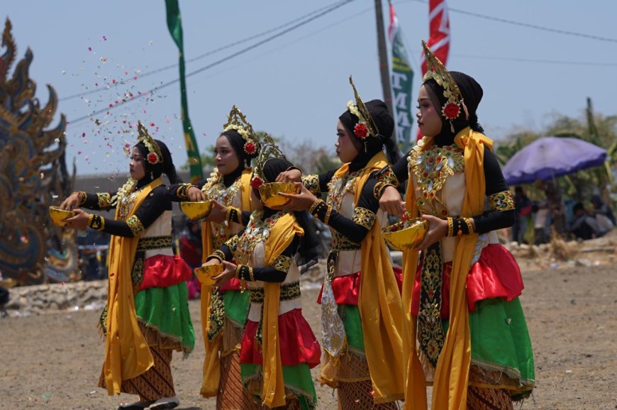 Pukau Pengunjung, Tari Song-Song Senom Tandai Pembukaan TMMD 130 Pamekasan